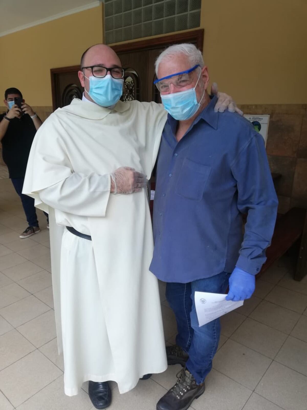 Ahora sí, Martinellli hará su donación. Un jabón a cada detenido, mientras personal de NexTV se queja de que no les pagan