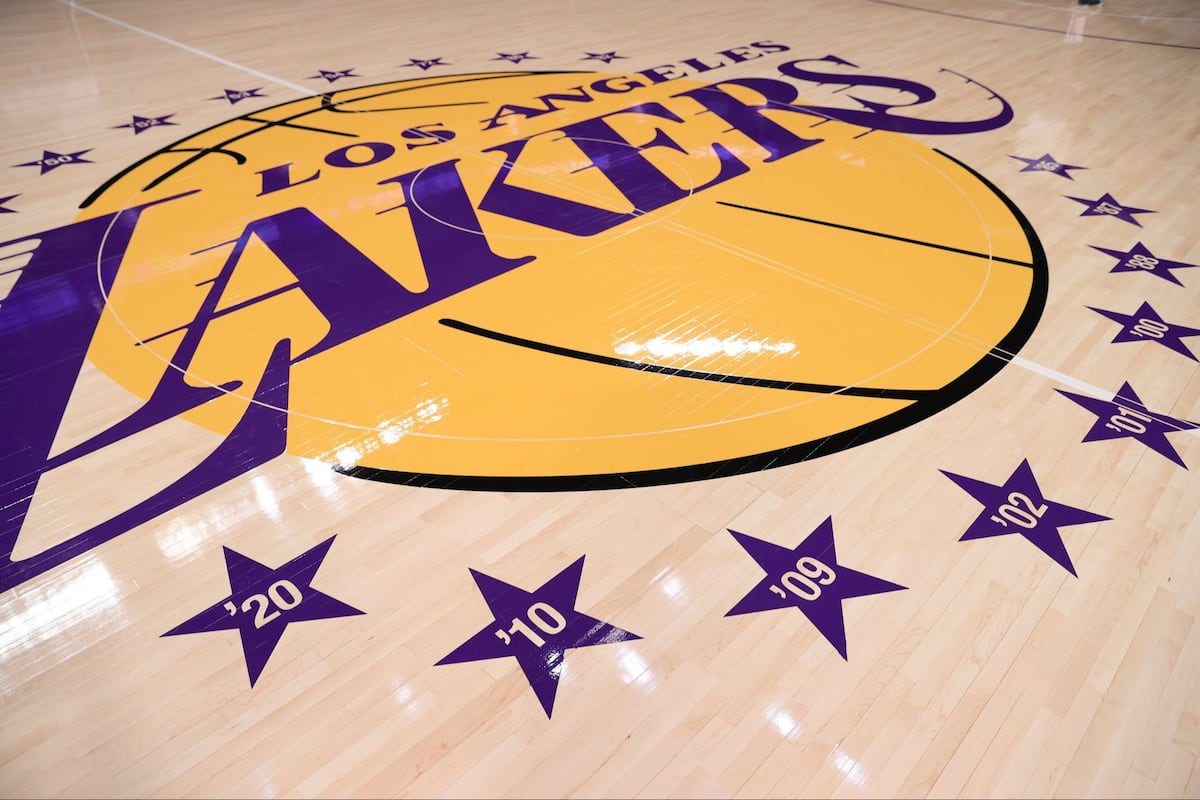 Lakers se venden por 10 mil millones y rompen récord histórico