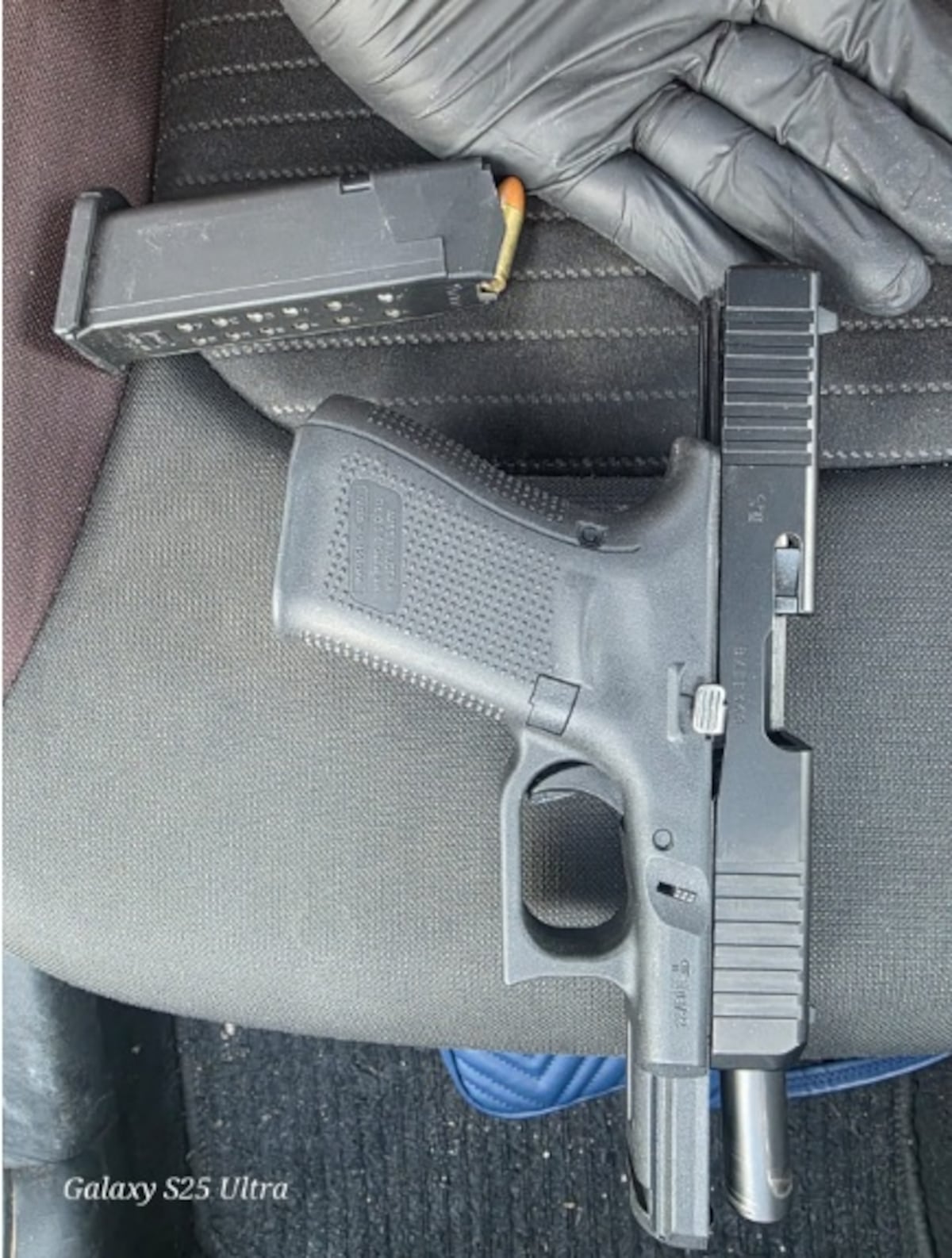 MAQUILLAJE PELIGROSO: Detienen a mujer  que viajaba con dos armas de fuego en su cosmetiquera