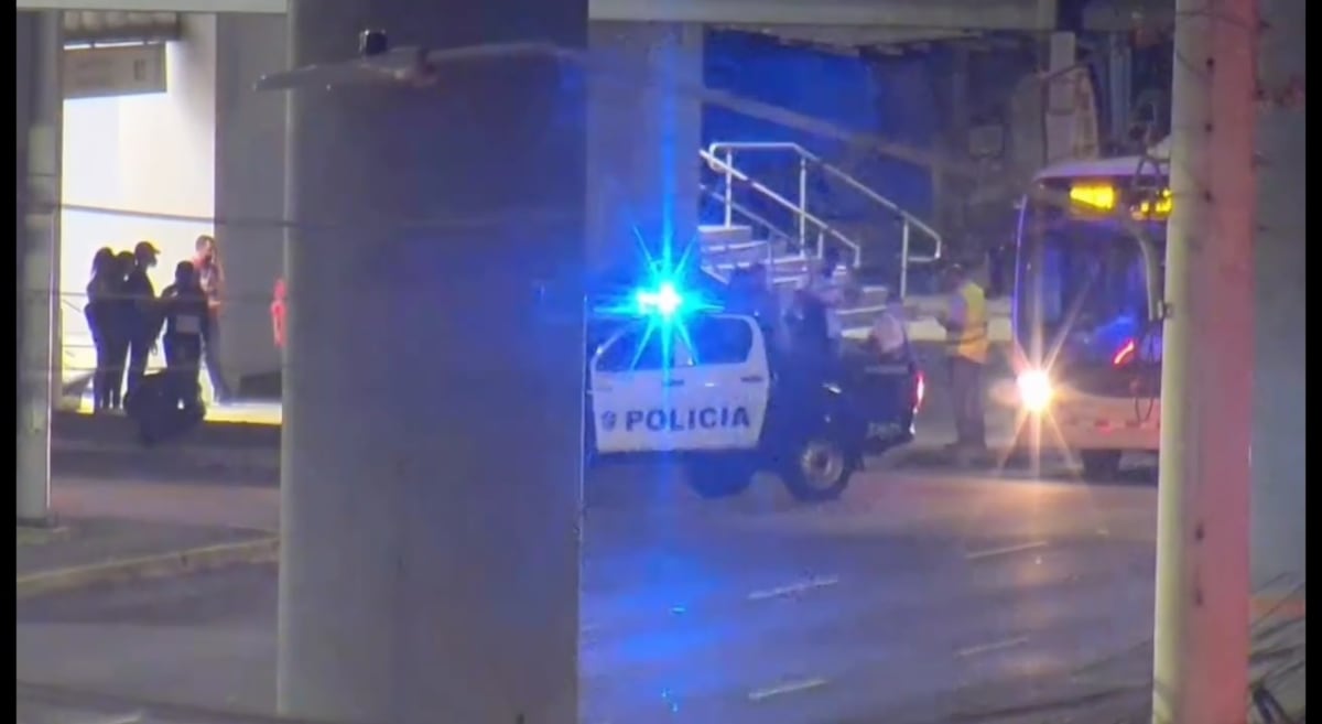 Un metrobús recibe 3 impactos de bala. MiBus suspendió temporalmente sus servicios