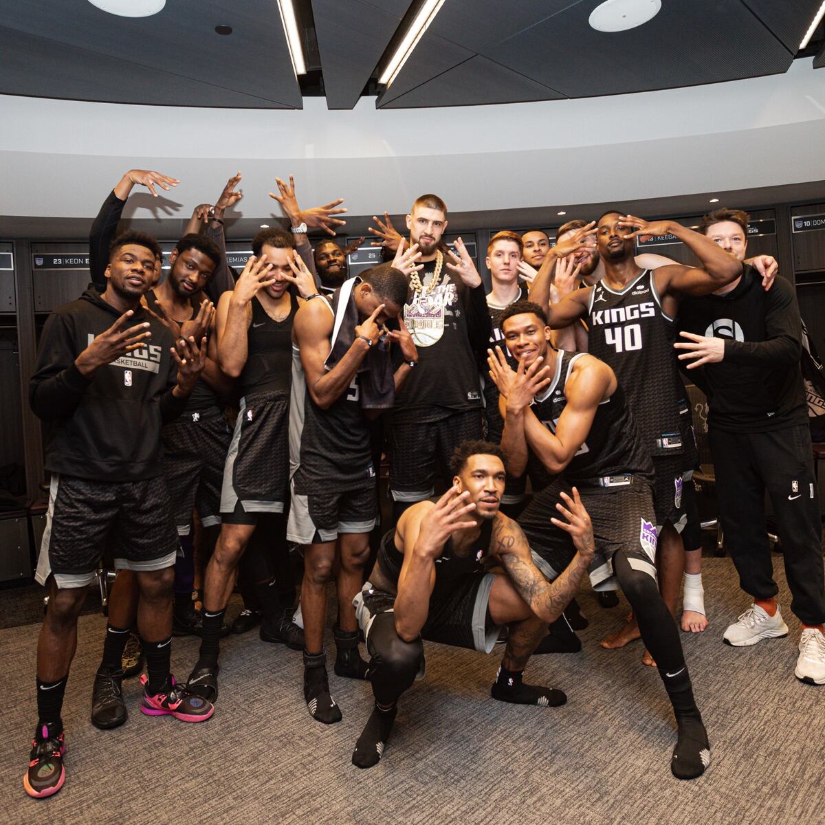 Los Kings sorpreden a los Warriors en el inicio de los Play-Off de la NBA