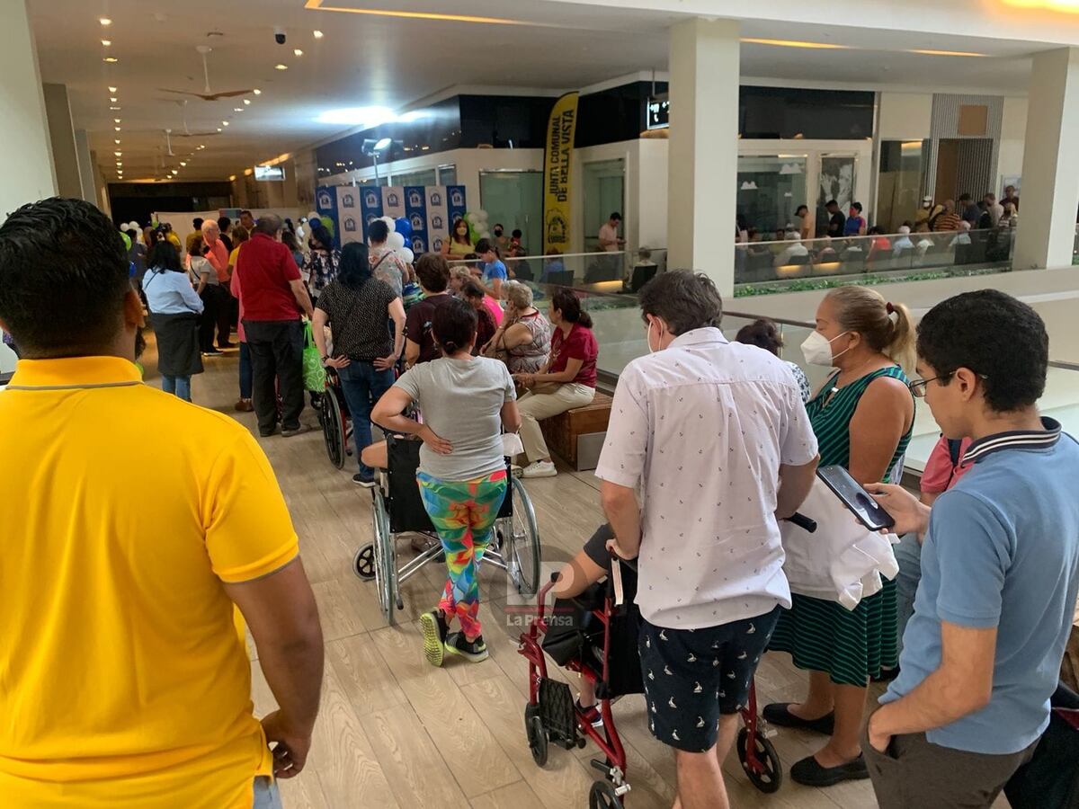 Video. No eran jamones navideños aún. Las largas filas eran por vacunas que fueron vistas y desaparecidas