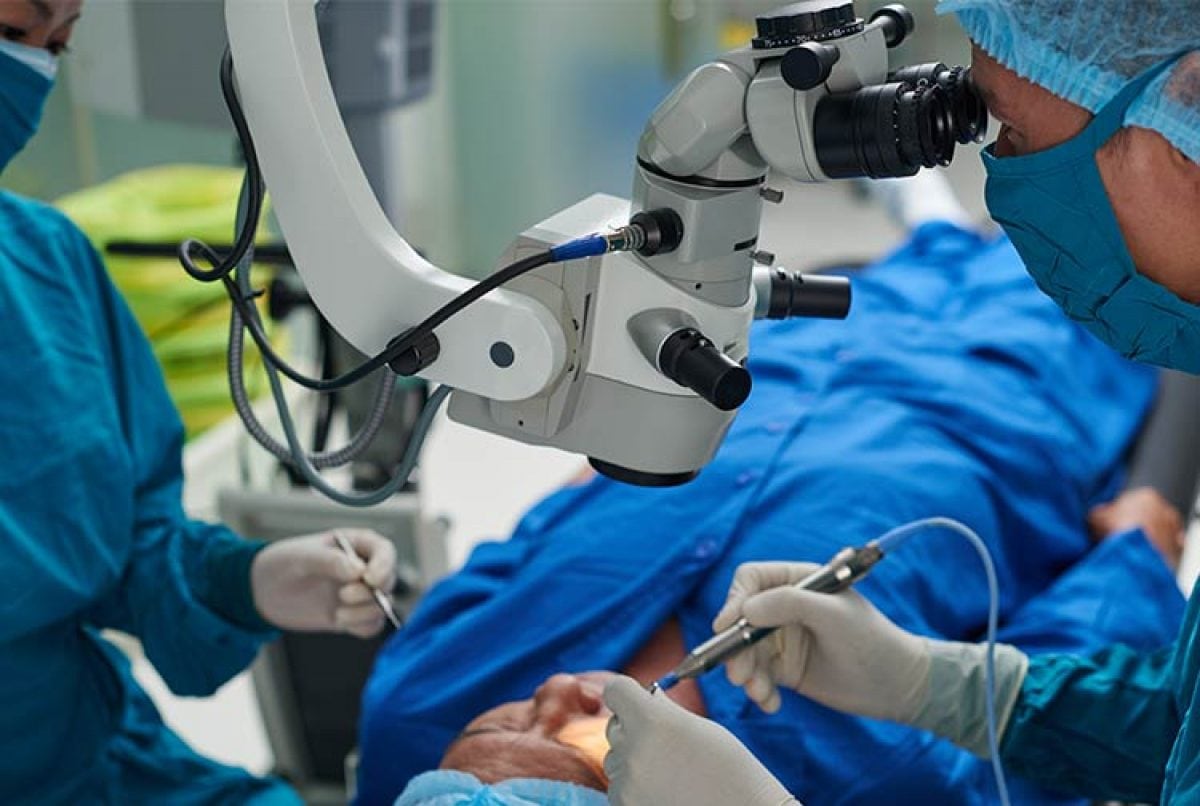 La increíble cirugía que le devolvió la vista a un hombre