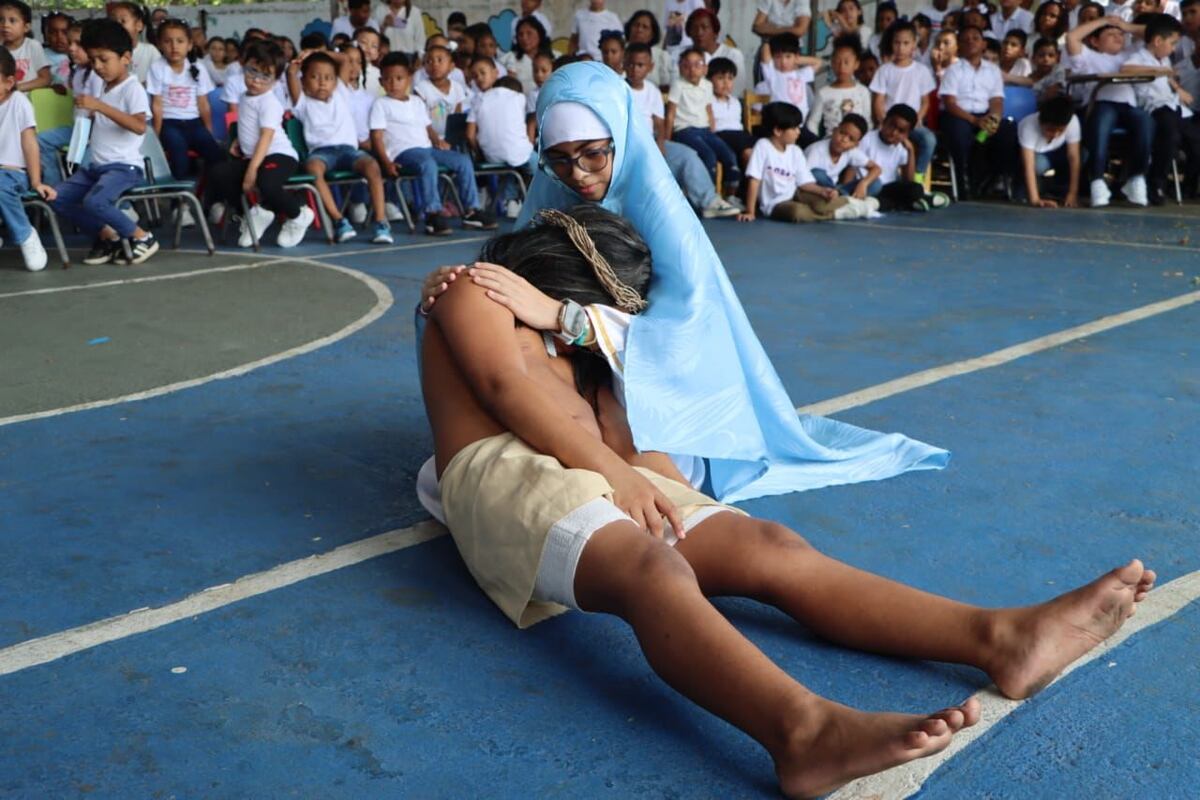 Dramatización conmueve: niños representan la Semana Santa con fe