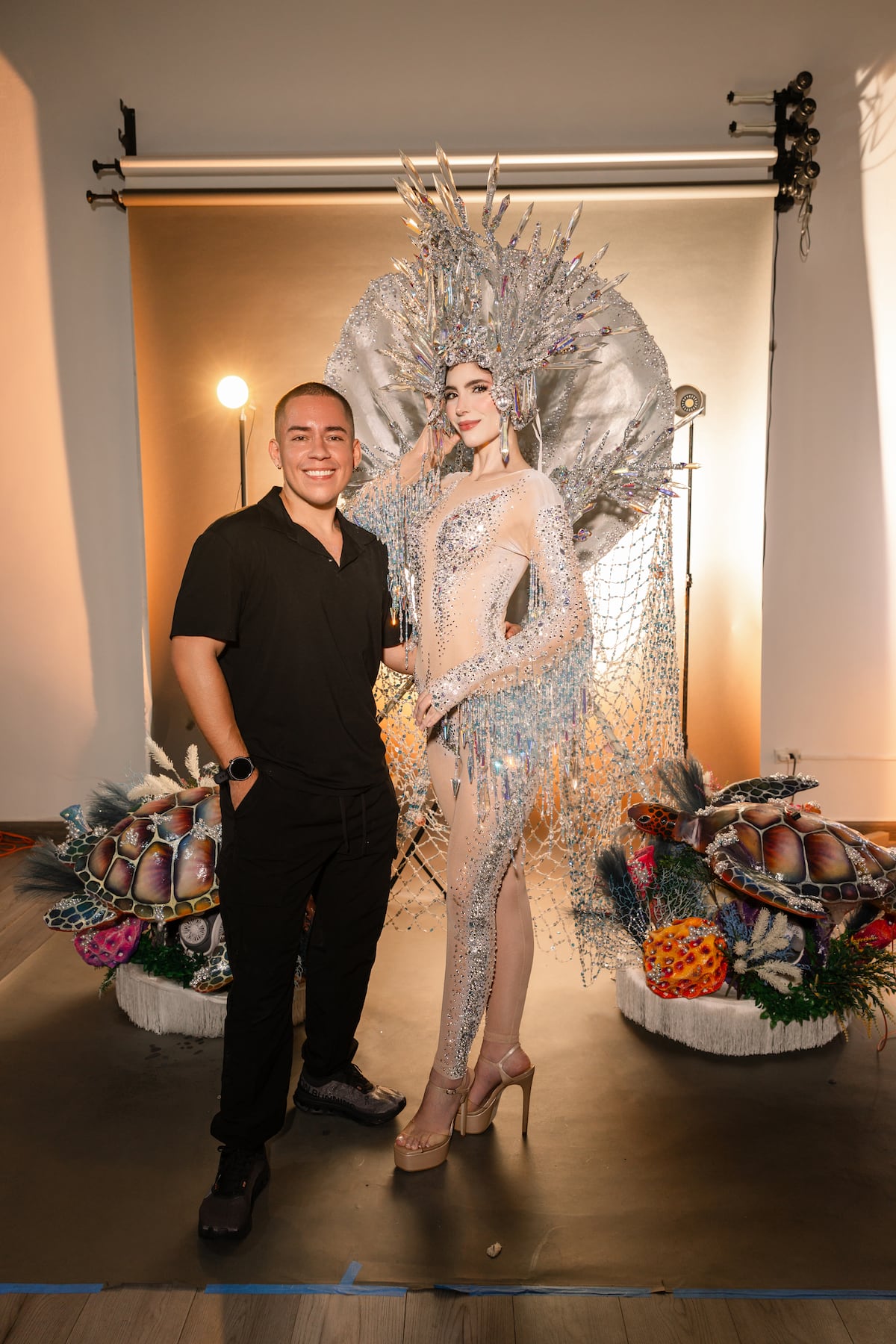 El diseñador panameño Royer Pérez hace brillar a Miss Venezuela con un traje que dejó a todos boquiabiertos