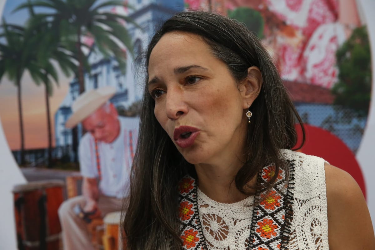 Peras y Manzanas: Un libro que te hará encontrar y  proteger nuestra esencia