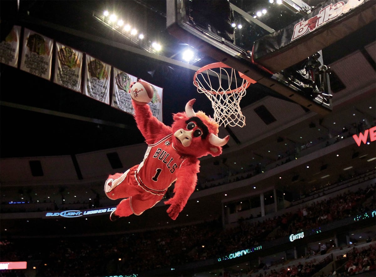 Benny the Bull: La leyenda viviente de la NBA que sigue arrasando