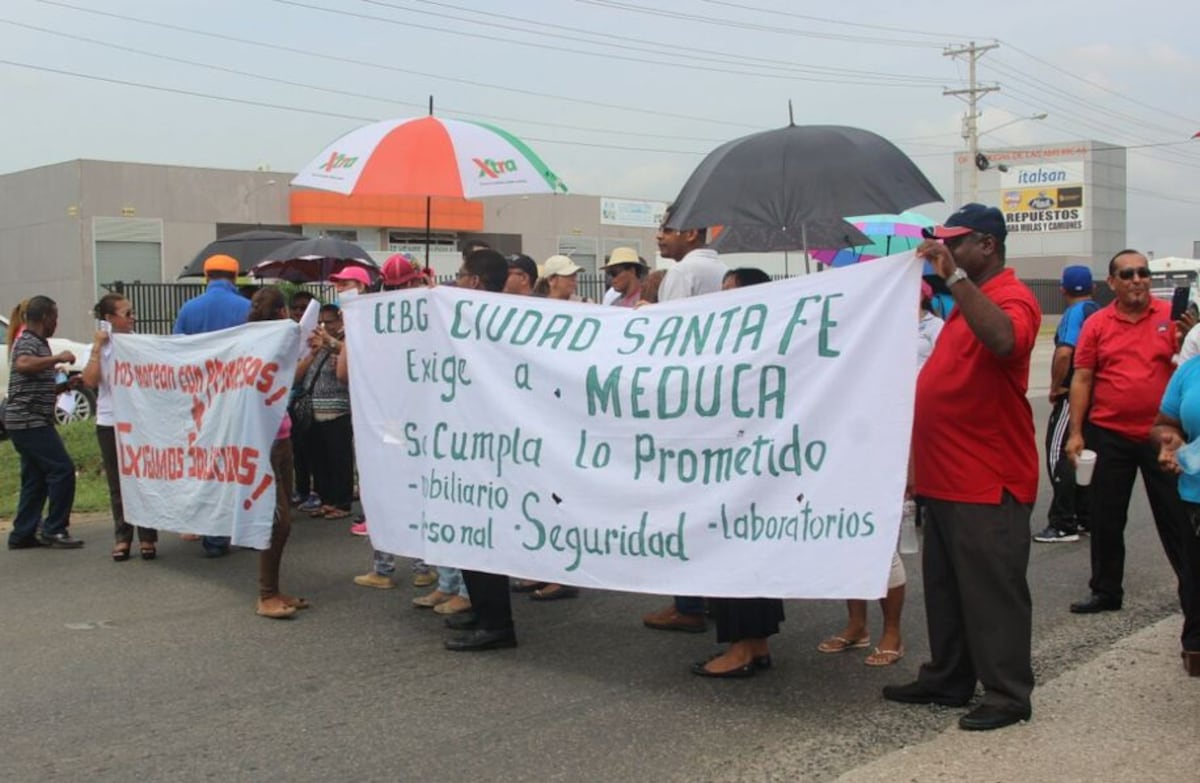 DIBUJOS VULGARES. Delicuentes hacen groserías en plantel de Pacora