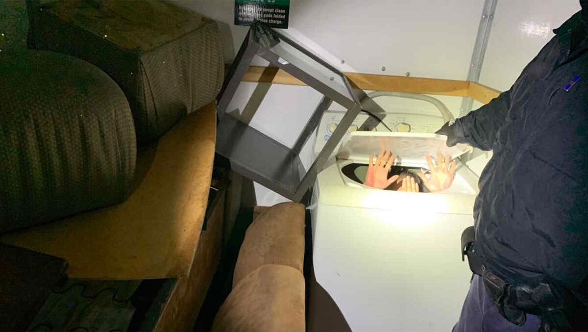 Escondidos en muebles y hasta en una lavadora