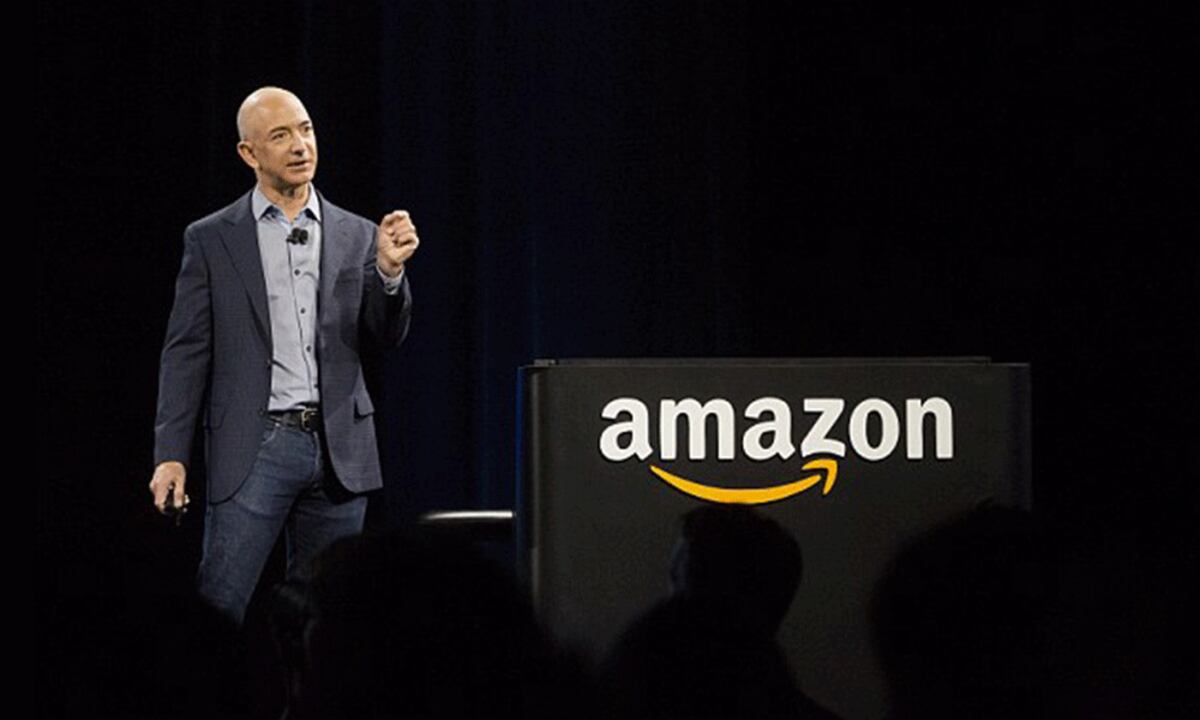 ¡Baja a Gates! El dueño de Amazon se estrena como el hombre más rico del planeta