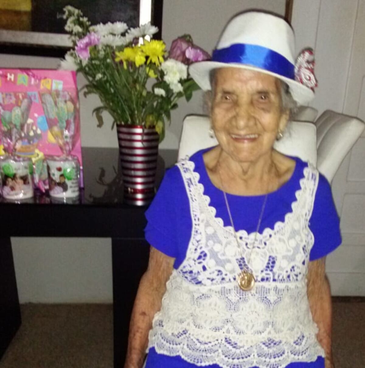 Enhorabuena. Abuelita chiricana festeja sus 100 años 