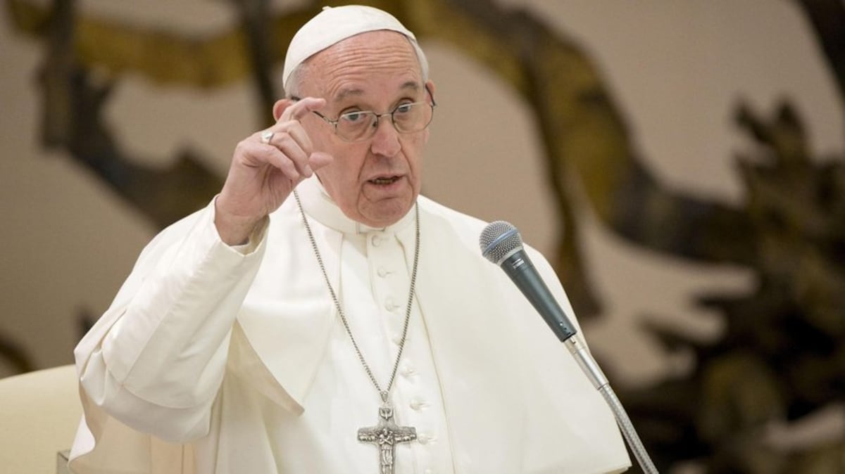 Francisco pide a peluqueros no ‘chismorrear’ en el trabajo