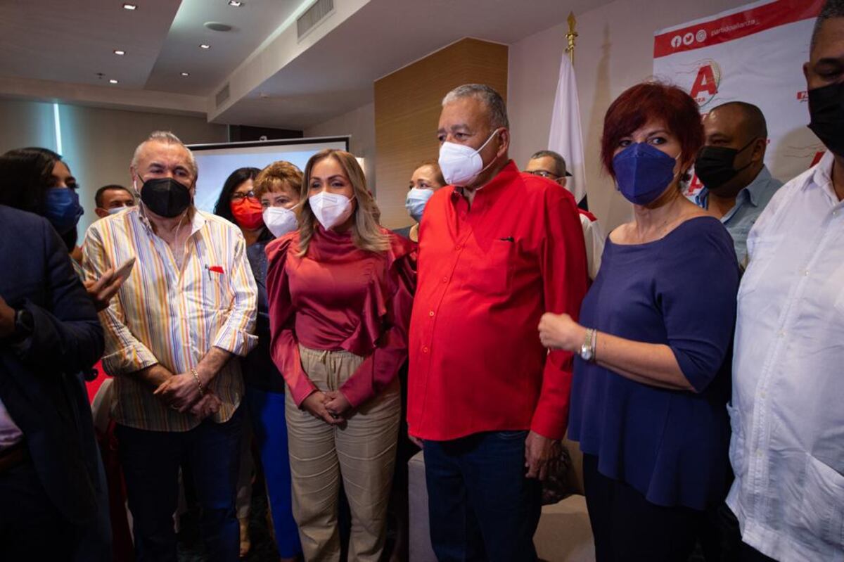 Diputada Yanibel Ábrego junto a otros CD se reúnen con presidente del partido Alianza, José Muñoz