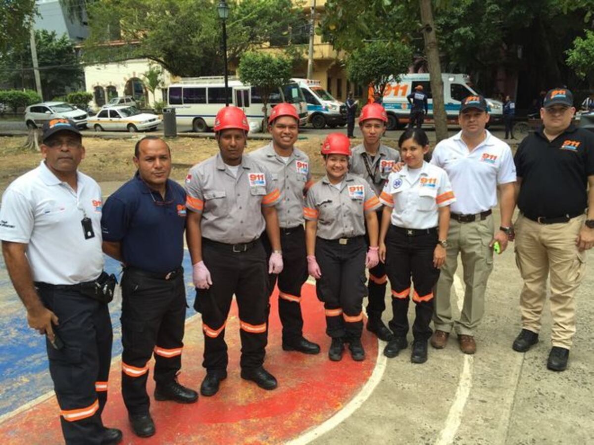 Iba a buscar a su familia, pero nunca llegó.  Manejaba el taxi cuando falleció  