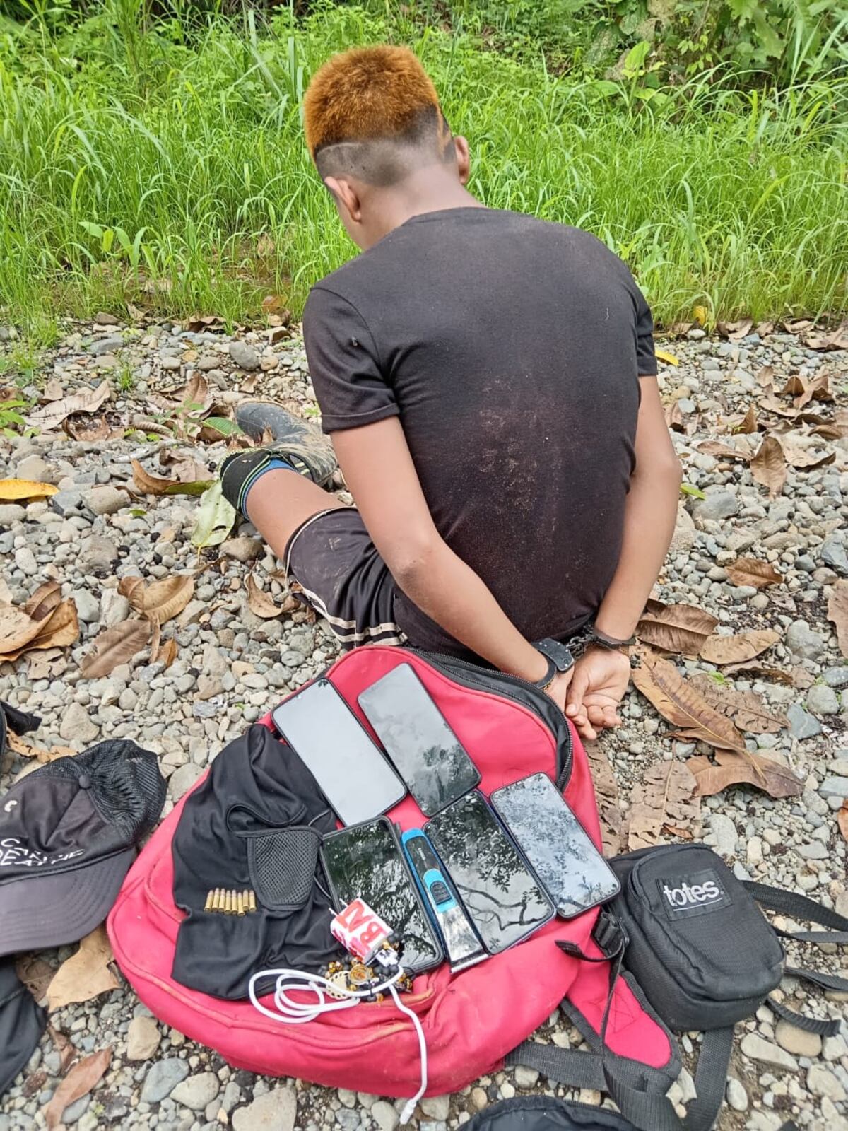 Más de 40 delincuentes han sido aprehendidos robándoles a los migrantes en la selva del Darién