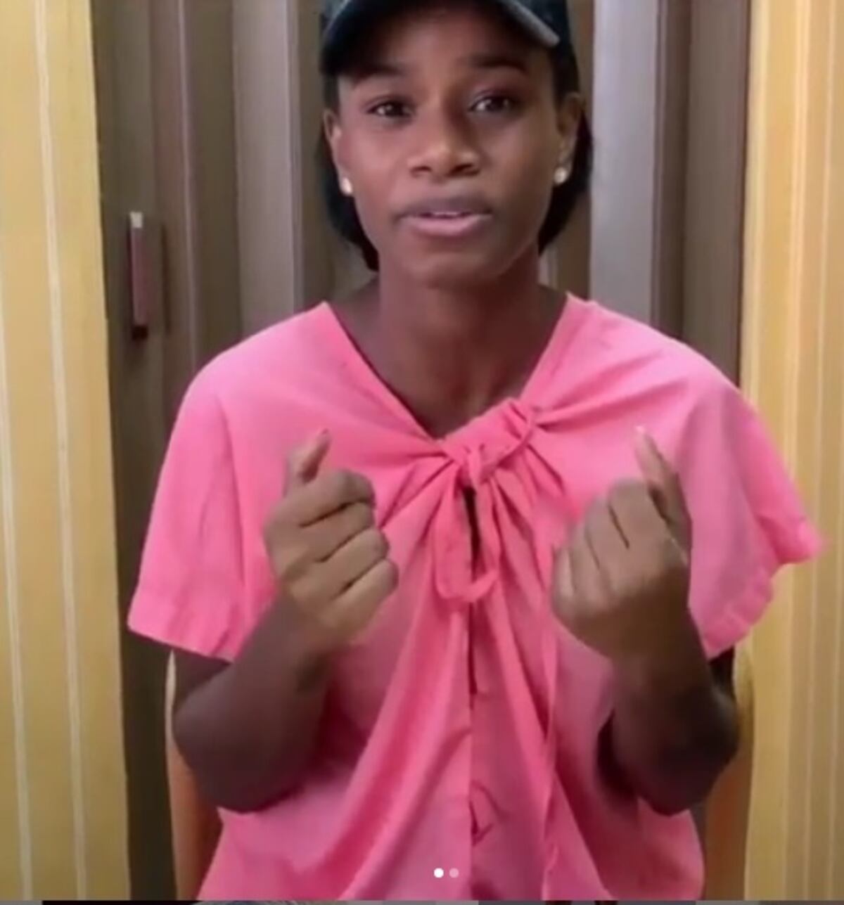 Yoani Ben, de Calle 7, se hace cirugía plástica. Entra al quirófano en Ecuador. Video