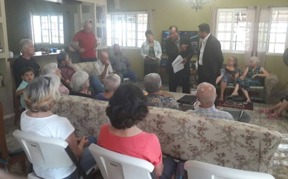 ¡DIOS! Gringos con cáncer buscan al naturista panameño Diomedes Ureña