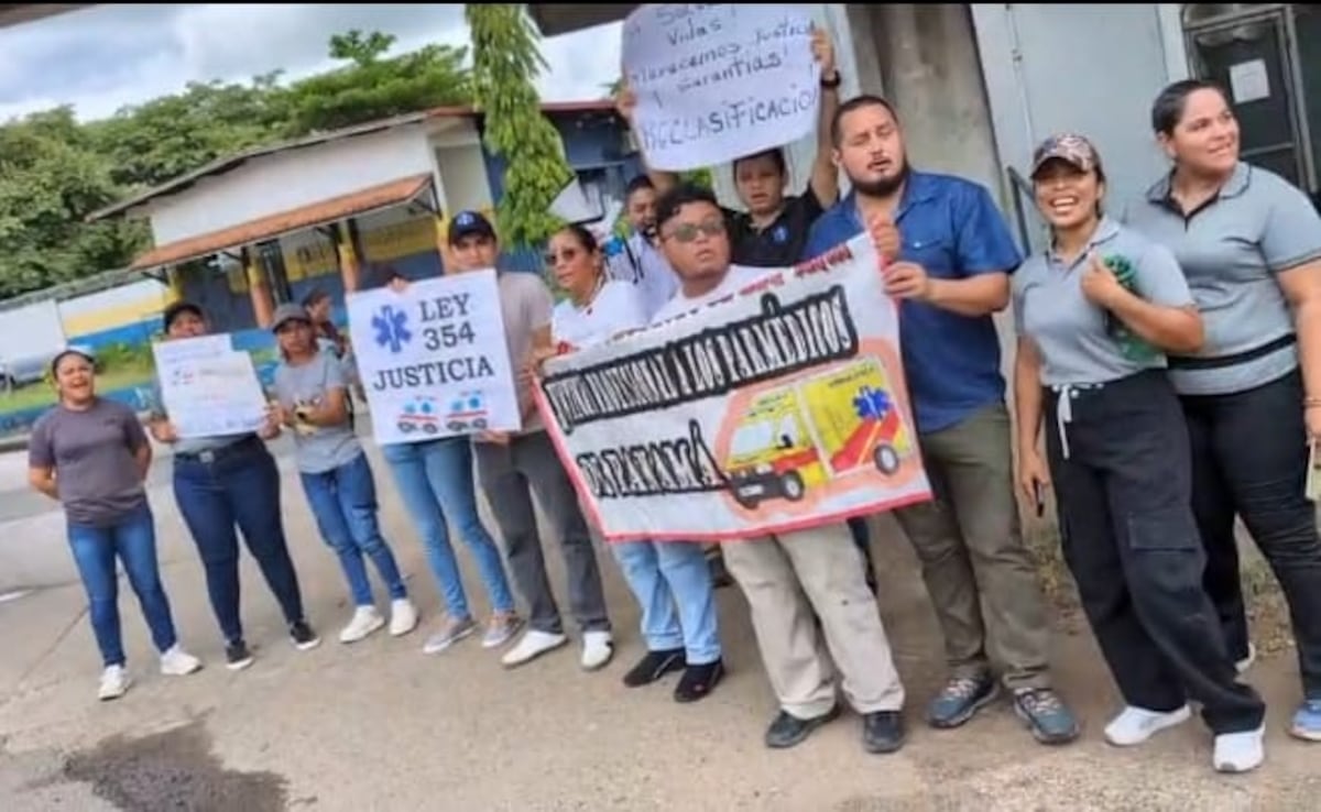 Paramédicos protestan en Divisa y exigen el cumplimiento de la Ley 354