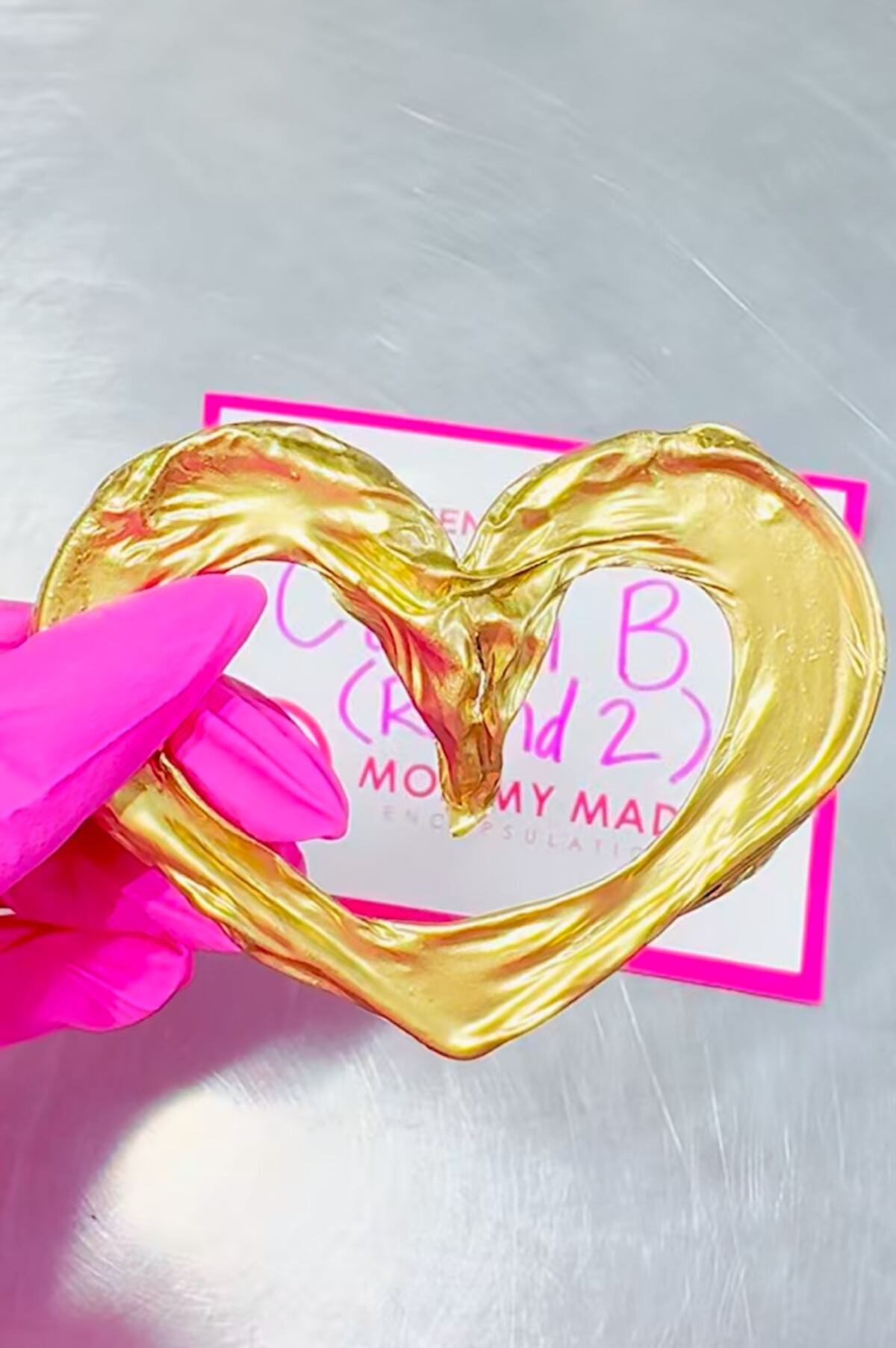 ¿Cordón umbilical de oro? El lujoso recuerdo de Cardi B por el nacimiento de su bebé