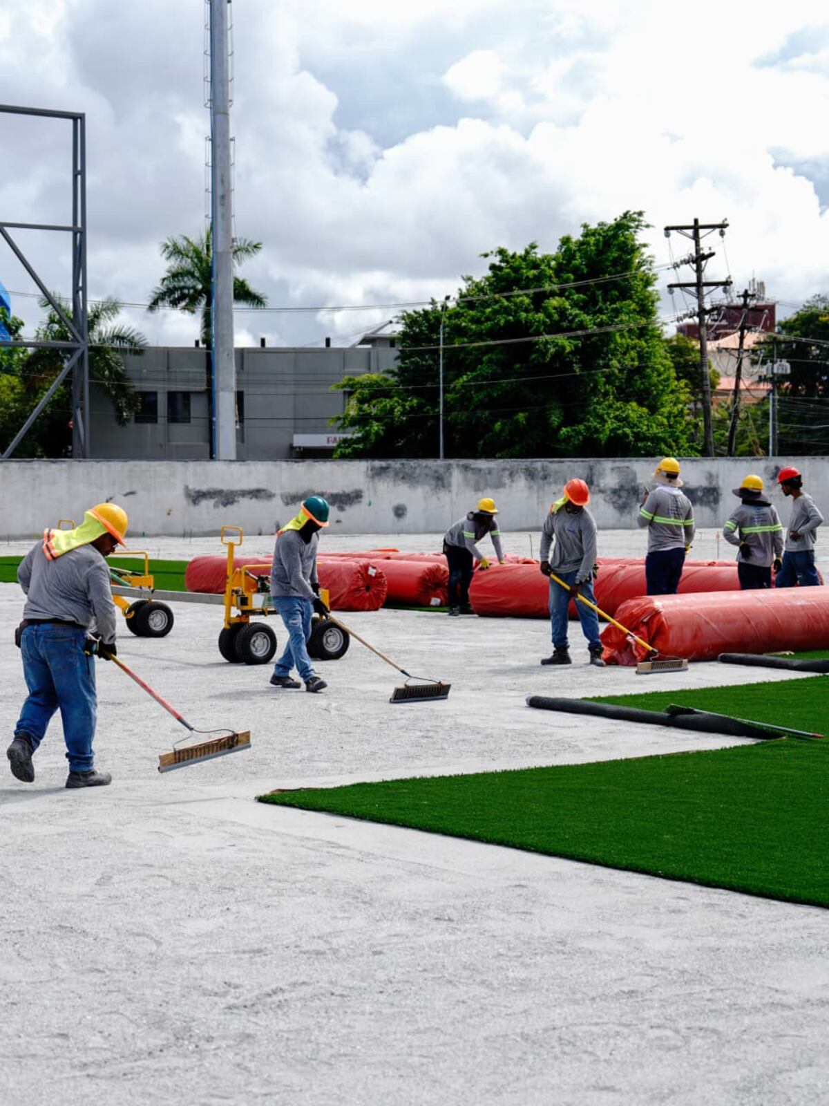 Avanza la instalación de grama sintética en el estadio Roberto Mariano Bula y estará listo para 2026