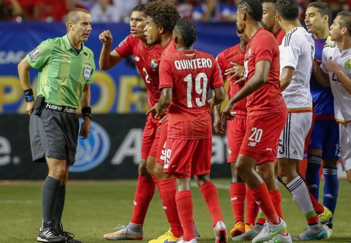 La pesadilla arbitral de Mark Geiger nos persigue, ahora contra Inglaterra
