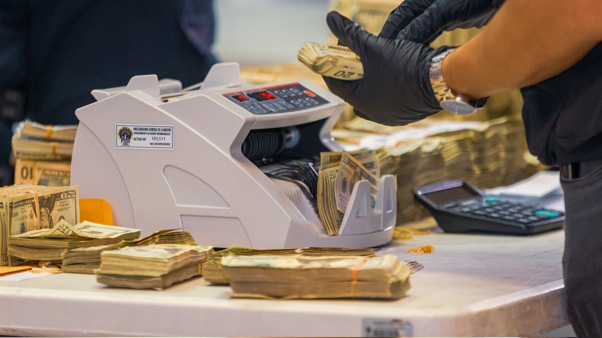 Fiscalía recupera más de $10 millones de dólares en la Operación Fisher