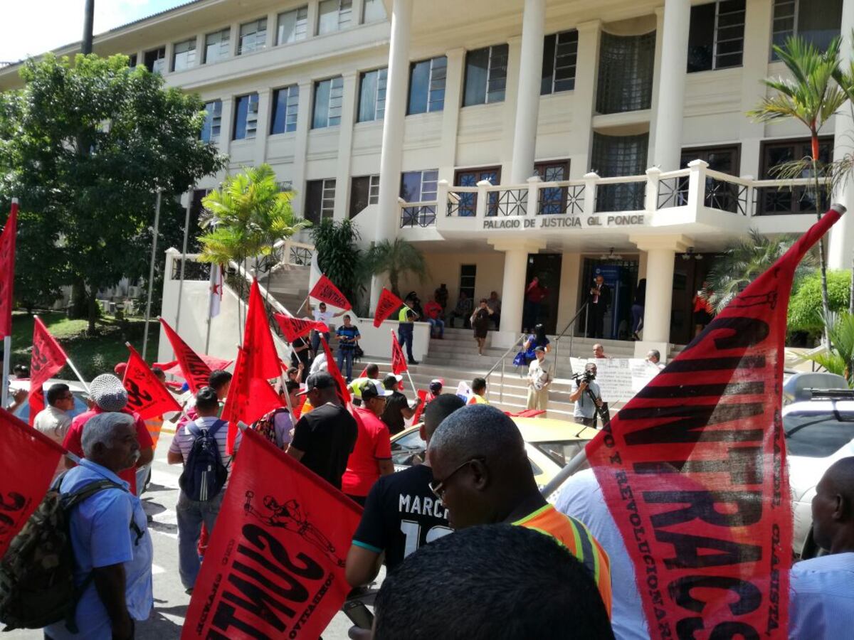 ¡SE ACTIVAN! Suntracs protesta ante el Organo Judicial contra la corrupción