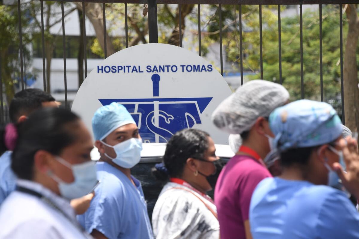 Personal del Hospital Santo Tomás salieron a protestar en contra del proyecto 550 que quita los patronatos | Video