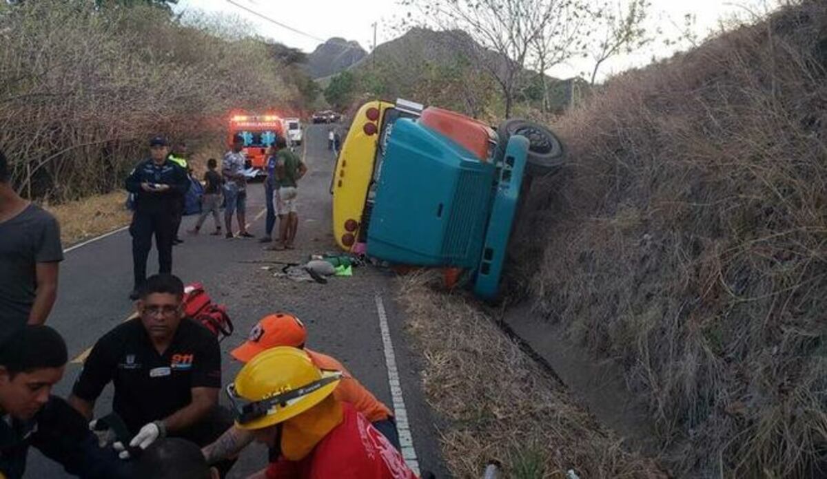 Se vuelca bus de pasajeros a la altura de Olá. 41 heridos, 5 de gravedad