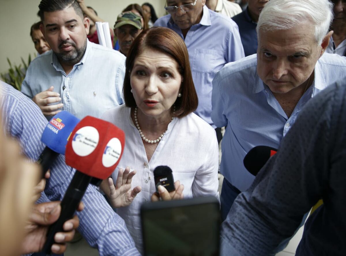 Marta de Martinelli renuncia a su candidatura