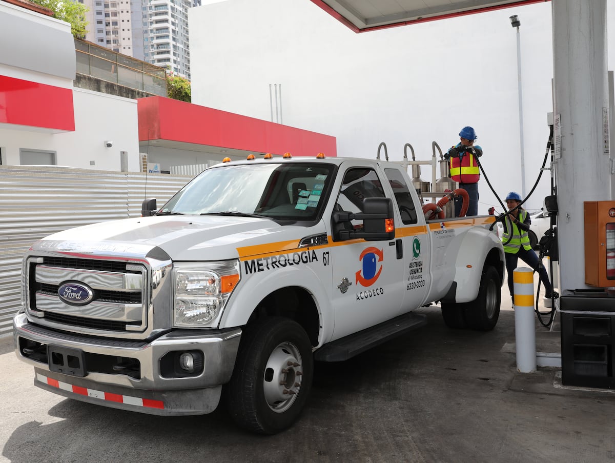 Cuidado con los juega vivo cuando vayan a cargar combustible. Imponen $21 mil en multas a gasolineras
