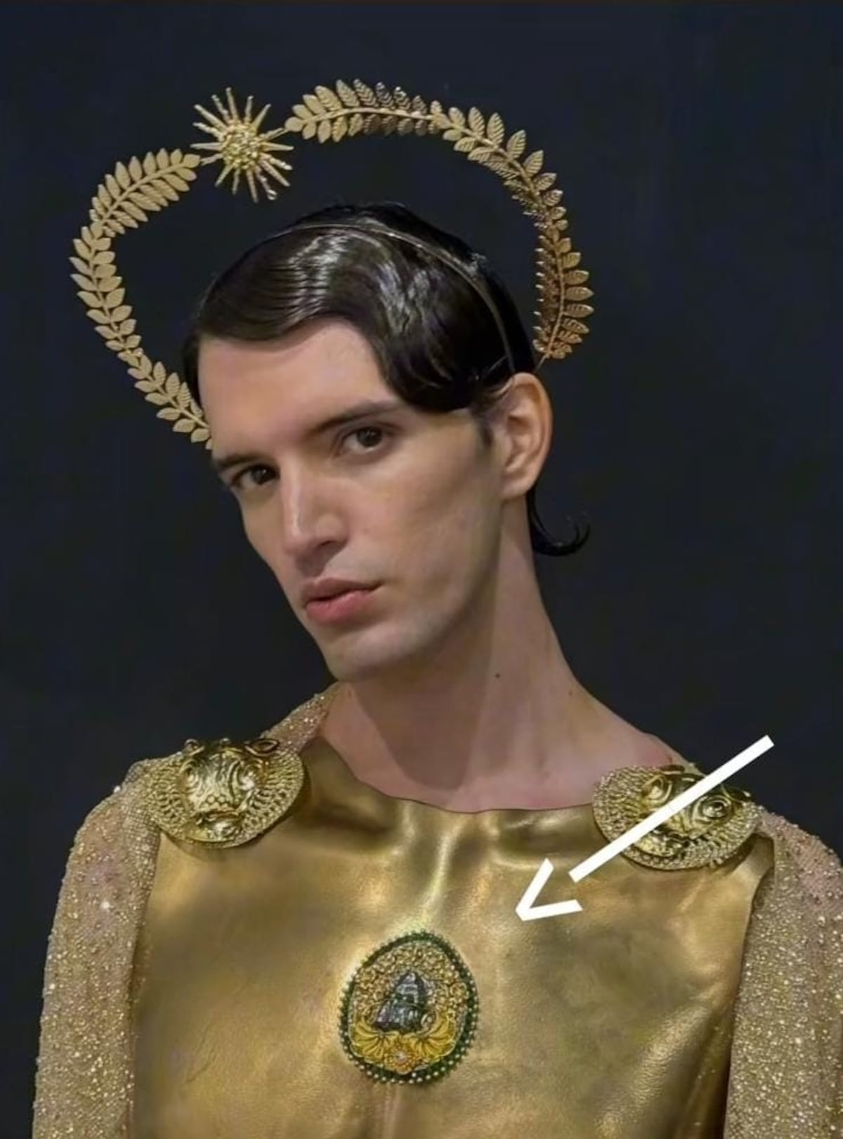 Con moda y estilo panameño, Kevin Fashioned se robó la pasarela en Dubái