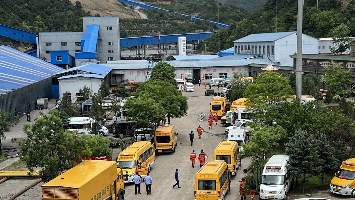 Tragedia en China: explosión en mina de carbón deja al menos 90 muertos