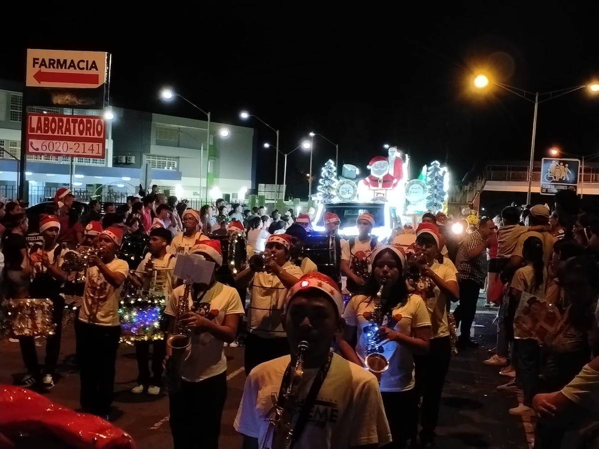 Soná se tiñó de Navidad con desfile que encantó a todos