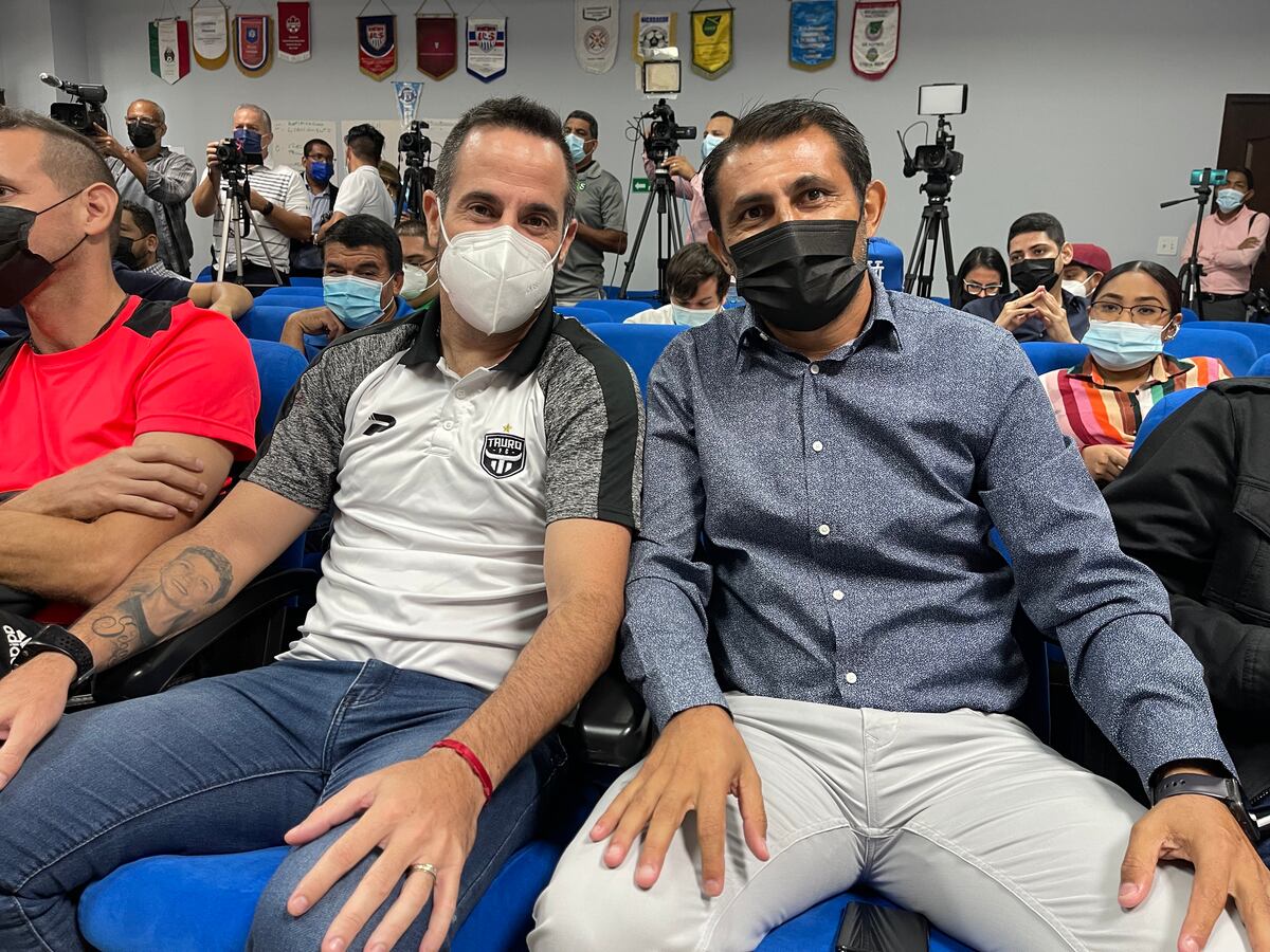 Tauro FC arrasa en la gala del fútbol panameño