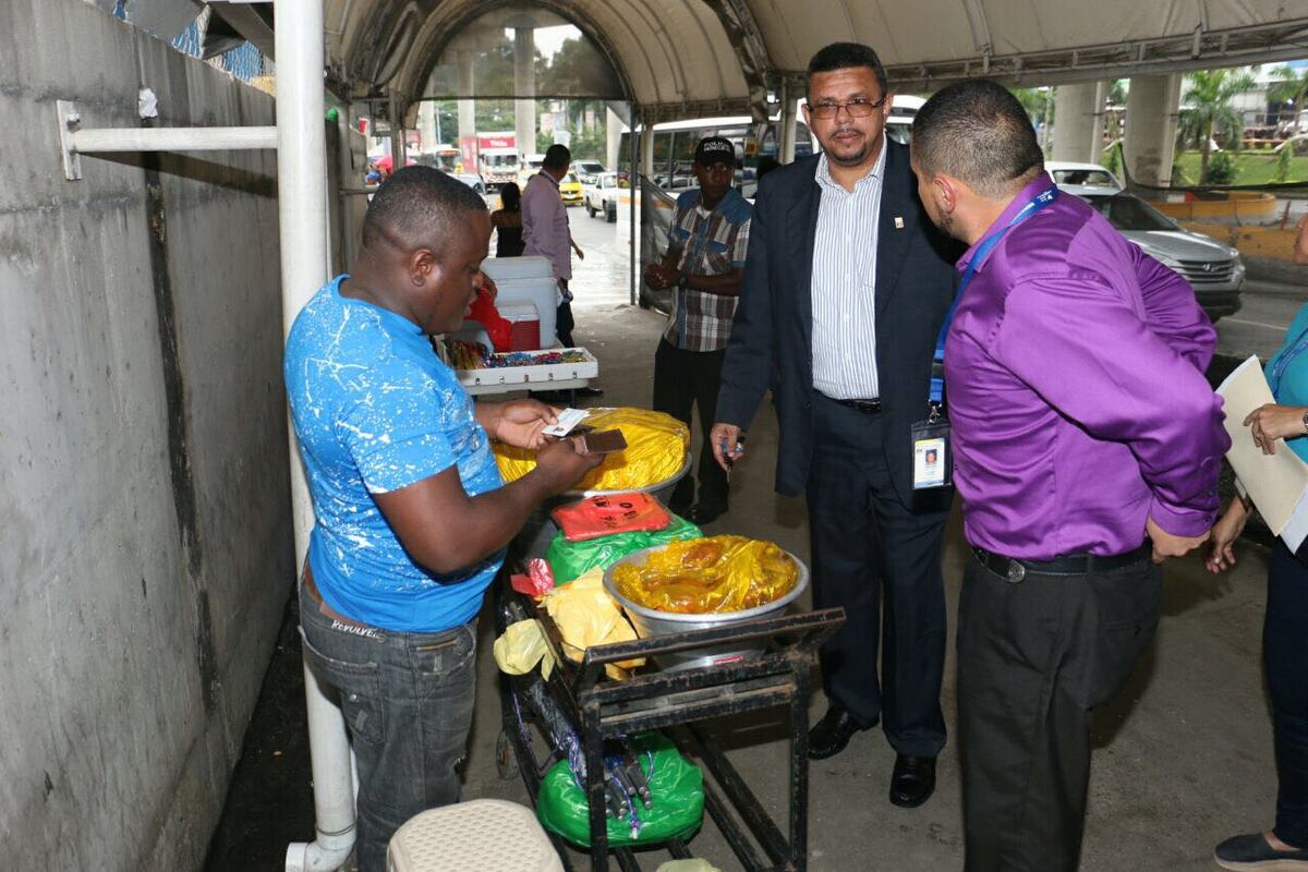 LOS DENUNCIAN. Realizan operativos contra buhonería ilegal de extranjeros