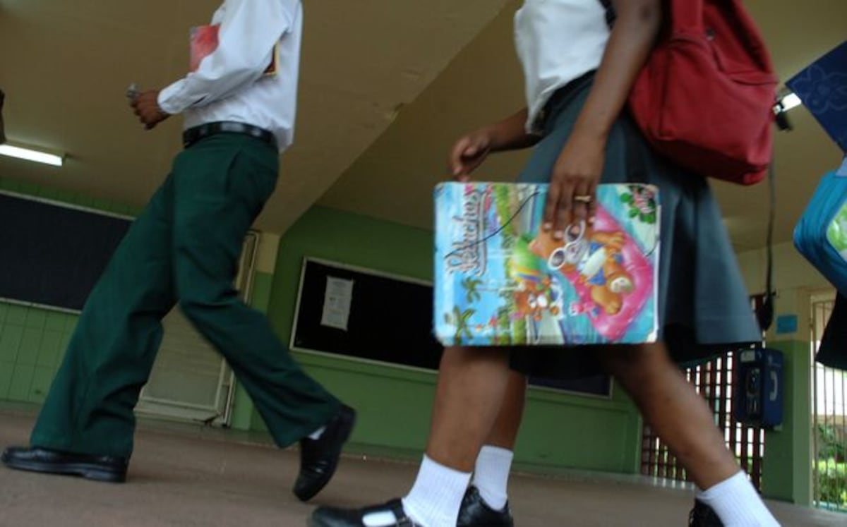 ¡AY, DIOS! Por baja matrícula en el Richard Newman harán ajustes de docentes