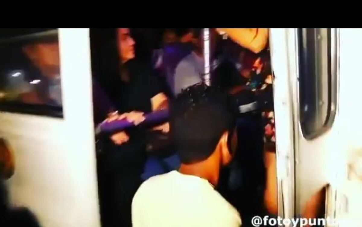 'La Polla' se sube a bus diablo rojo. Le diremos qué pedía