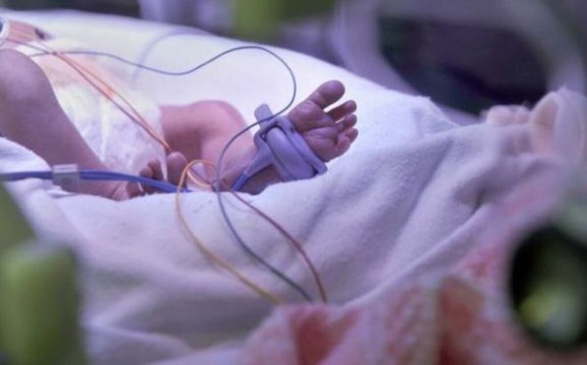 Detienen a trabajadora de hospital sospechosa de asesinar a ocho bebés