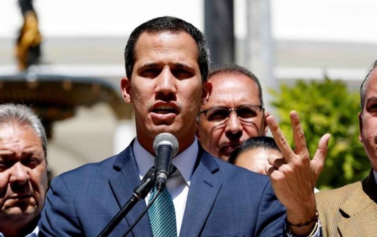 Juan Guaidó acusa a Maduro de 'robar' mil 200 millones de dólares
