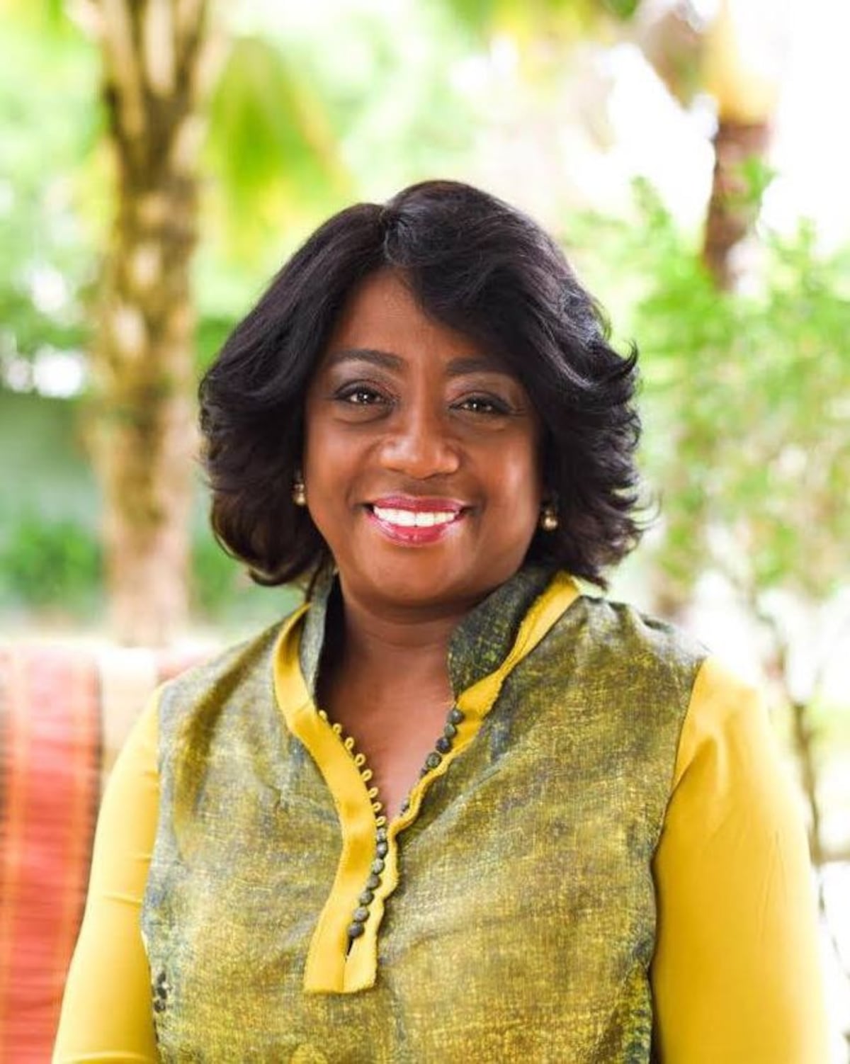 AUCH|Exministra Lucy Molinar advierte que romperá el silencio.Luce nueva imagen