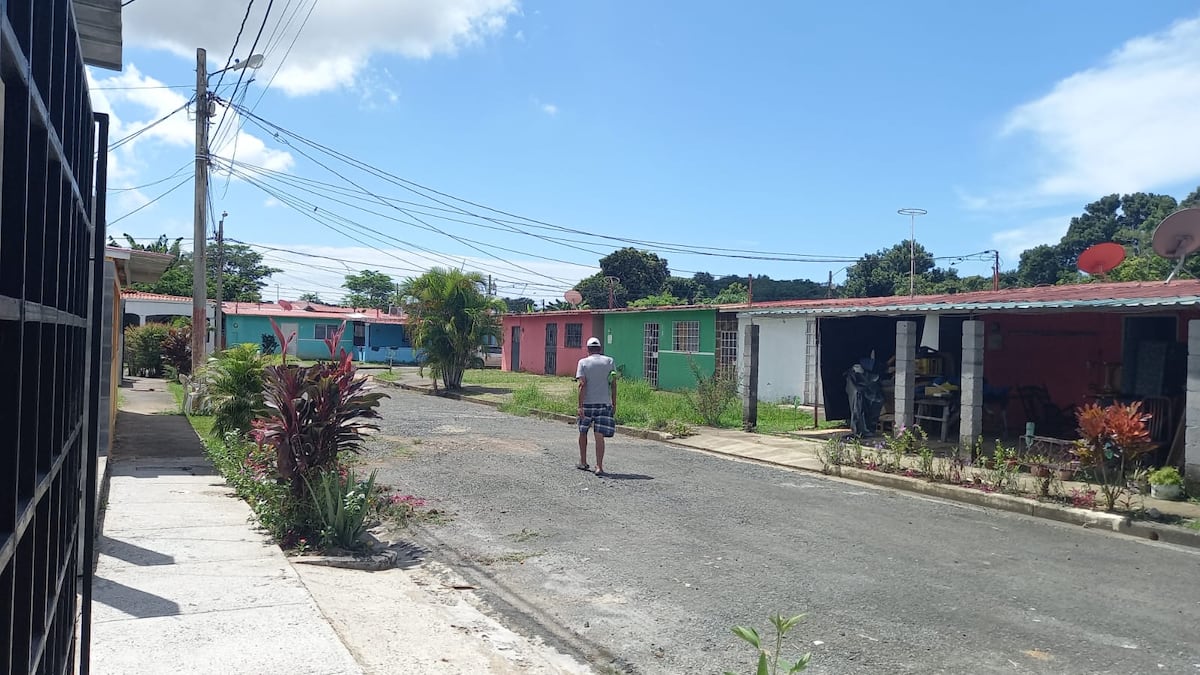 En la barriada Brisa Mar, en Puerto Caimito tienen más de 10 horas sin luz 