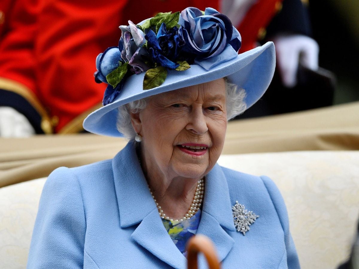 La reina Isabel II de Inglaterra da positivo a la covid-19