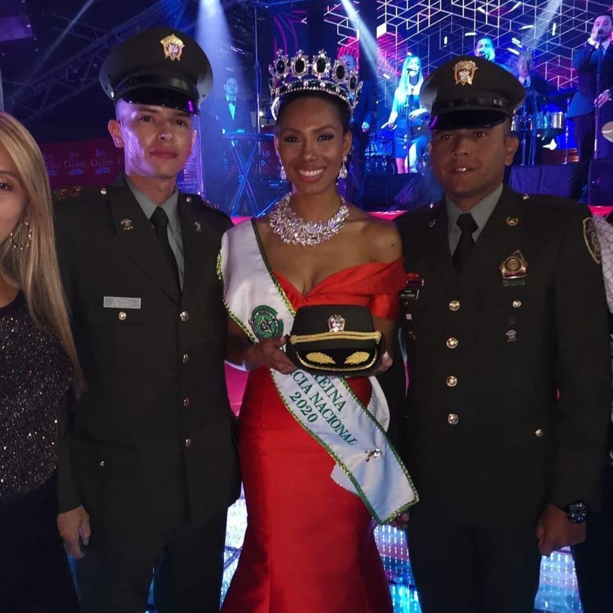 Reconocen a panameña como reina de la policía en Colombia. Entérate por qué