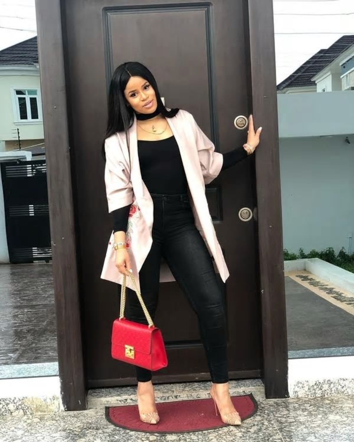 Futbolista se divorció de Miss Nigeria 2013 para casarse con la ganadora de 2014