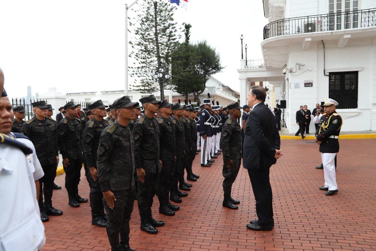 Así va el último día de Varela como presidente.  Chequee lo que hizo. Video