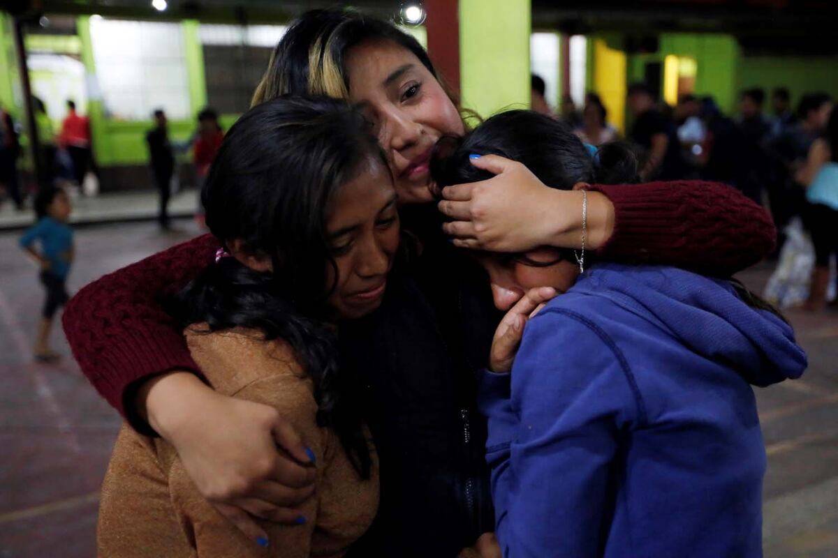 Unos 25 muertos, incluidos varios niños, deja erupción de volcán en Guatemala