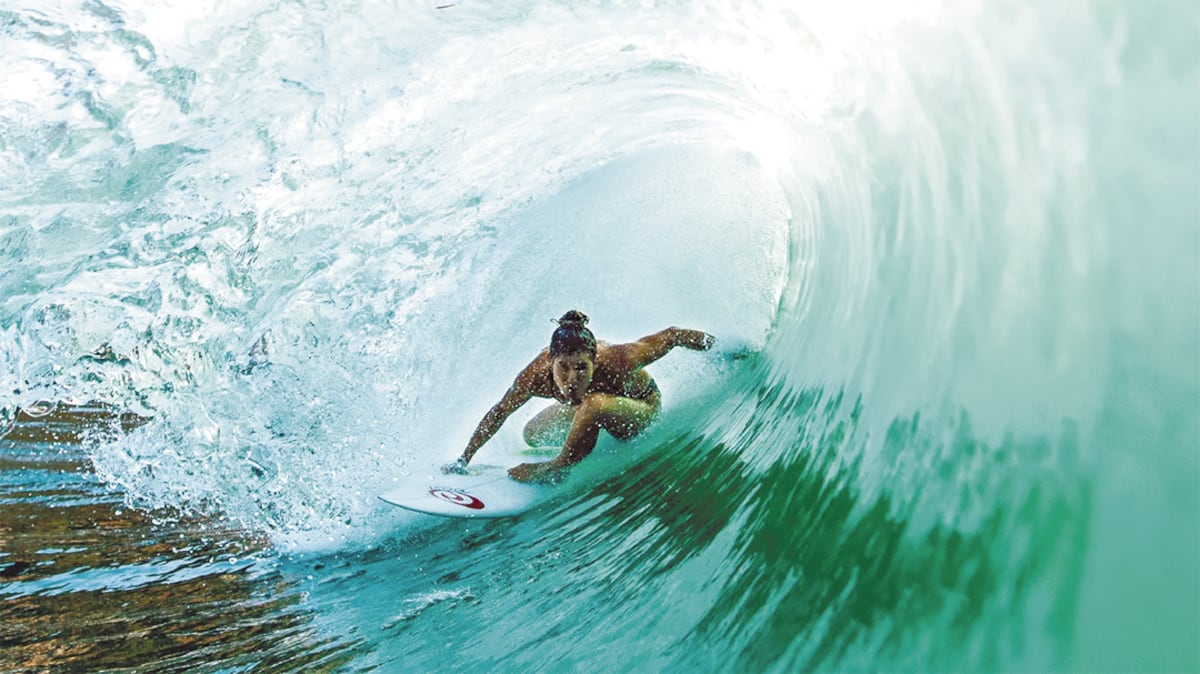 ¡Una chica aguerrida y valiente! Brisa Hennessy: Más que una surfista, una luchadora contra la adversidad