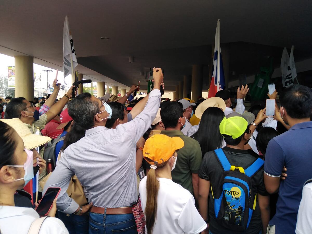 Ánimos caldeados. Se rompe mesa de negociación. Gobierno propone congelar la gasolina en $4.25, gremios lo rechazan