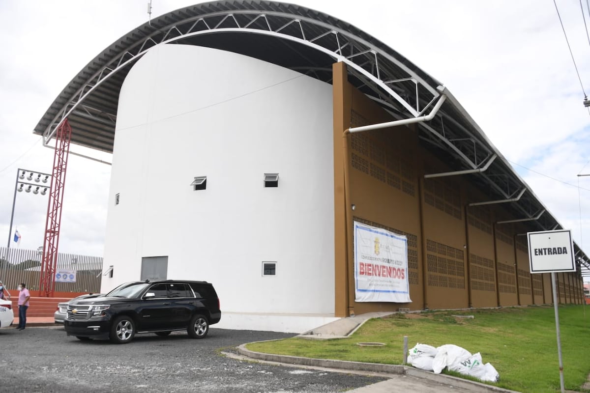 Autoridades se preparan en caso de que se disparen más casos de la covid-19  por las fiestas de fin de año.